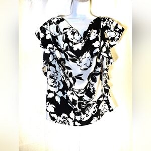 2/$20 Spiegel 14 Floral Pattern Top